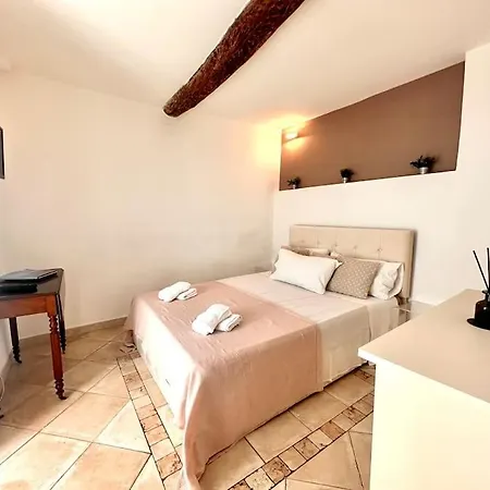 Un Petit Coin Proche De La アパート マントン